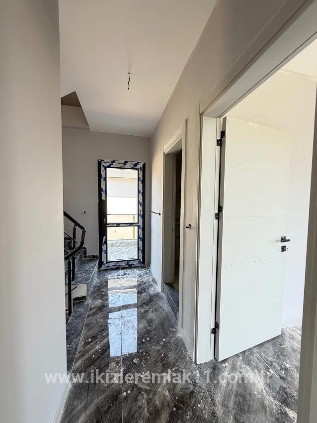 2+1-Zimmer Einfamilienhaus Zu verkaufen in Cumhuriyet Bz. Seferihisar Doğanbey - 190 m²
