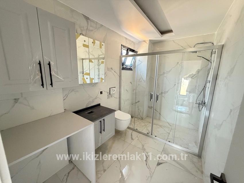 2+1-Zimmer Einfamilienhaus Zu verkaufen in Cumhuriyet Bz. Seferihisar Doğanbey - 190 m²