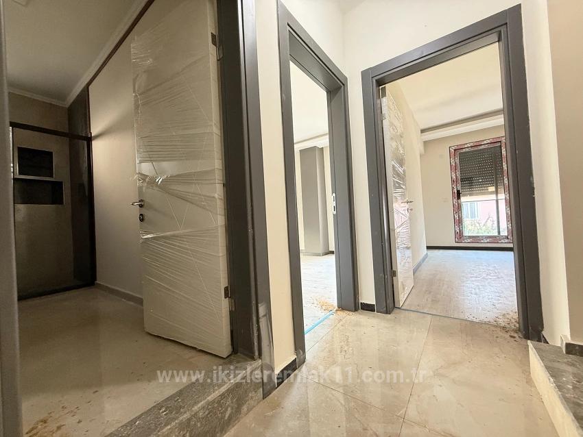 3+1 Villa Mit Brandneuem Garten In Seferihisar Doğanbey, In Meeresnähe, Zu Verkaufen