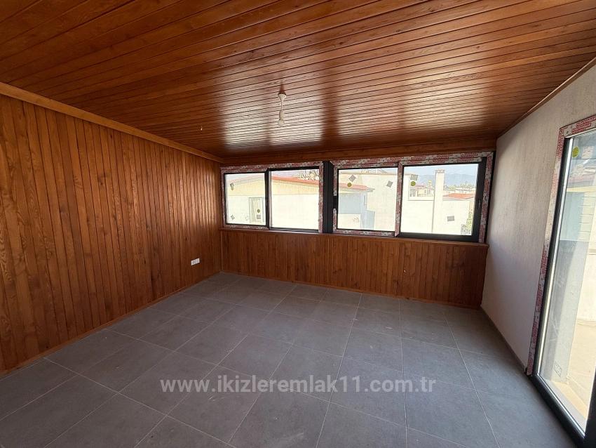 3+1 Villa Mit Brandneuem Garten In Seferihisar Doğanbey, In Meeresnähe, Zu Verkaufen