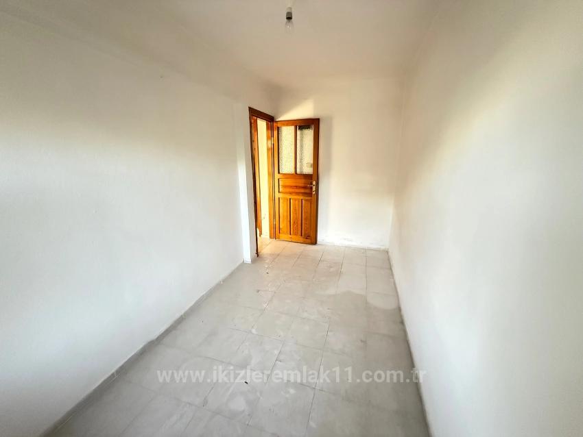 1+1 Wohnung Zum Verkauf 200 Meter Vom Meer Entfernt In Seferihisar Ürkmez