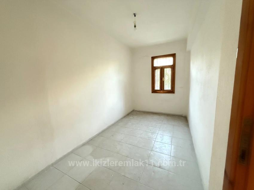 1+1 Wohnung Zum Verkauf 200 Meter Vom Meer Entfernt In Seferihisar Ürkmez