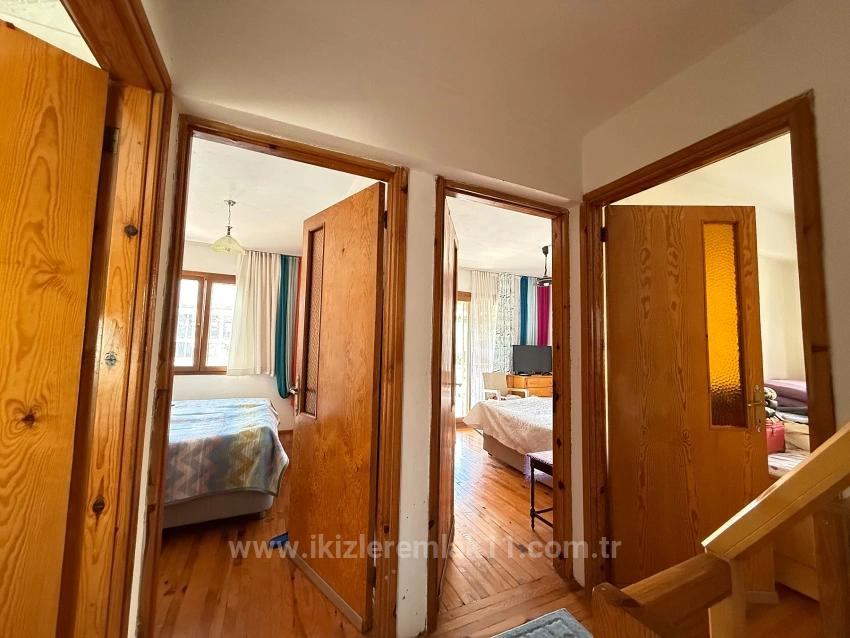 3+1 Villa Mit Garten Zum Verkauf Am Meer In Seferihisar Ürkmez