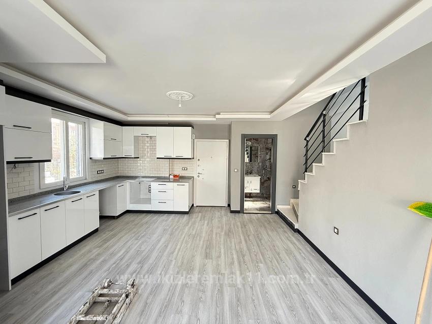 Freistehende 3+1-Maisonette-Villa Auf Einem 300 M2 Großen Grundstück In Seferihisar Doğanbey