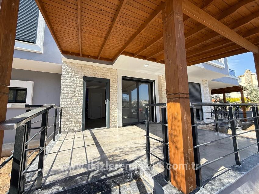 2+1-Zimmer Villa Zu verkaufen in Cumhuriyet Bz. Seferihisar Doğanbey - 165 m²