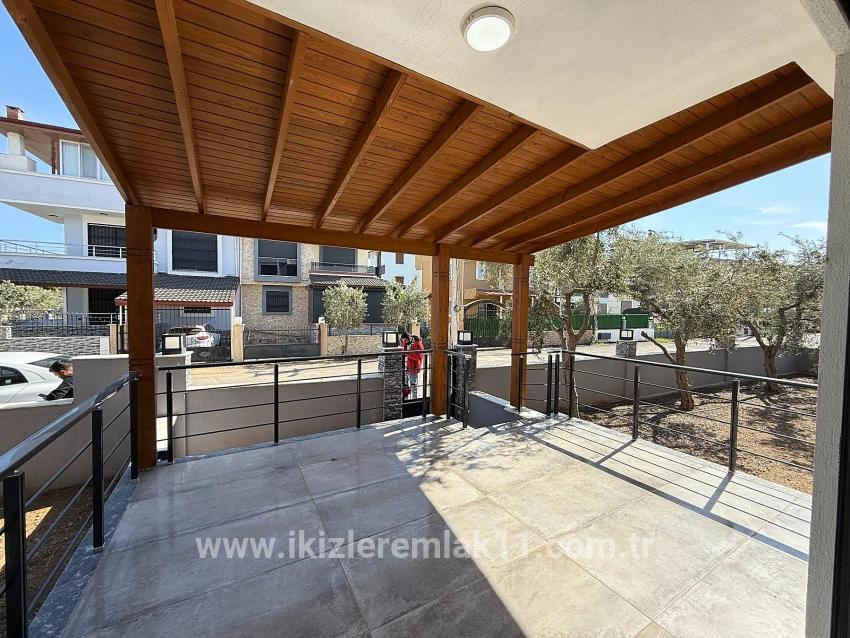2+1-Zimmer Villa Zu verkaufen in Cumhuriyet Bz. Seferihisar Doğanbey - 165 m²