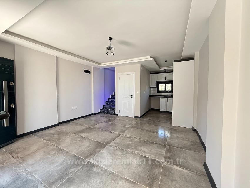2 + 1 Brandneues Duplex-Sommerhaus Zum Verkauf Im Zentrum Von Seferihisar, Doğanbey