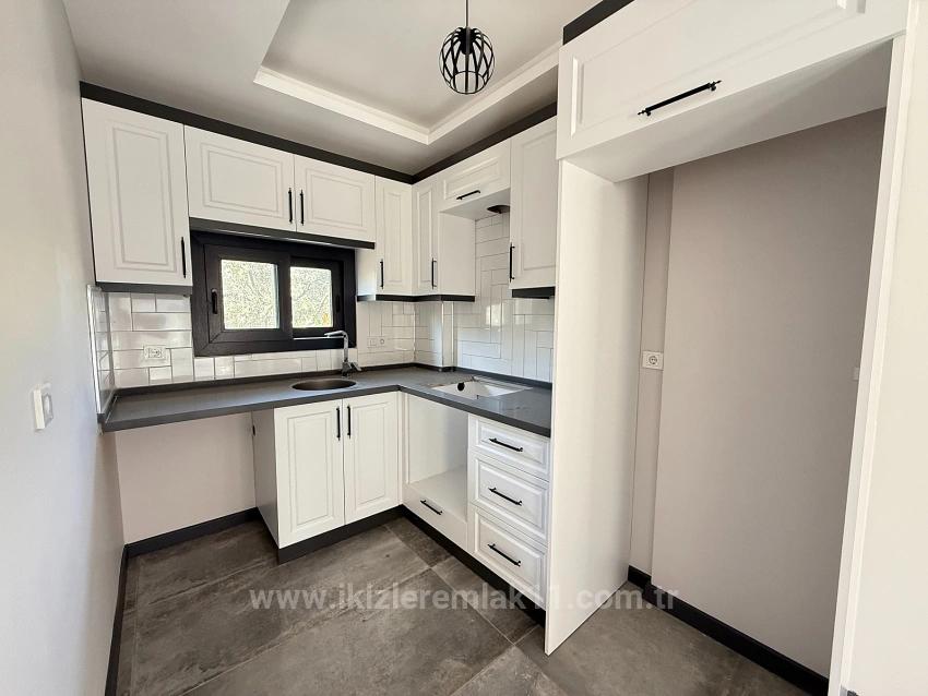 2 + 1 Brandneues Duplex-Sommerhaus Zum Verkauf Im Zentrum Von Seferihisar, Doğanbey