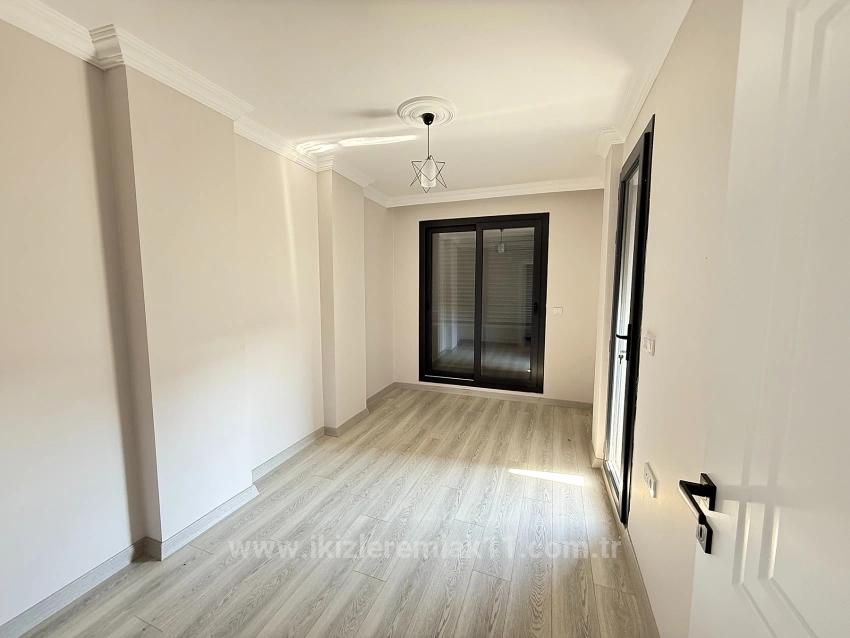 2 + 1 Brandneues Duplex-Sommerhaus Zum Verkauf Im Zentrum Von Seferihisar, Doğanbey