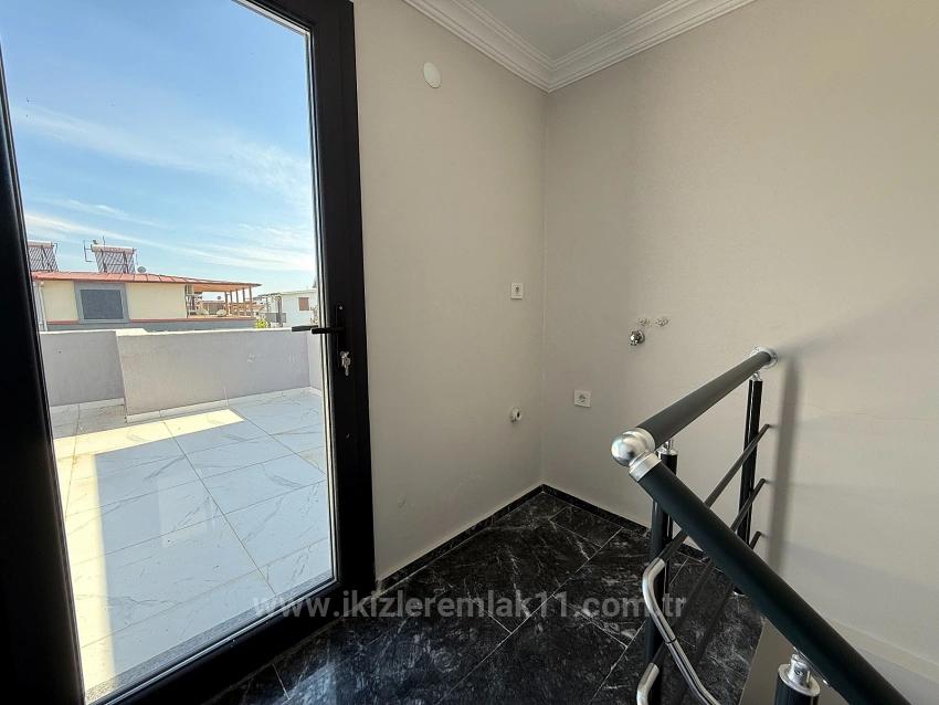 2 + 1 Brandneues Duplex-Sommerhaus Zum Verkauf Im Zentrum Von Seferihisar, Doğanbey