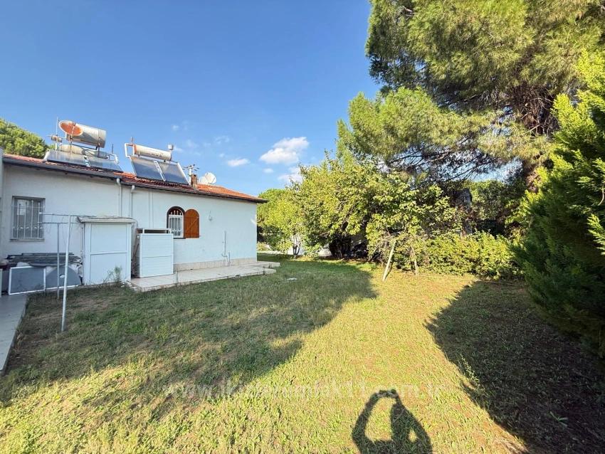 Freistehendes Ferienhaus Mit 2 Schlafzimmern Und Einem Zusätzlichen Zimmer Sowie Einem Großen Garten, 100 Meter Vom Meer Entfernt, In Seferihisar Doğanbey