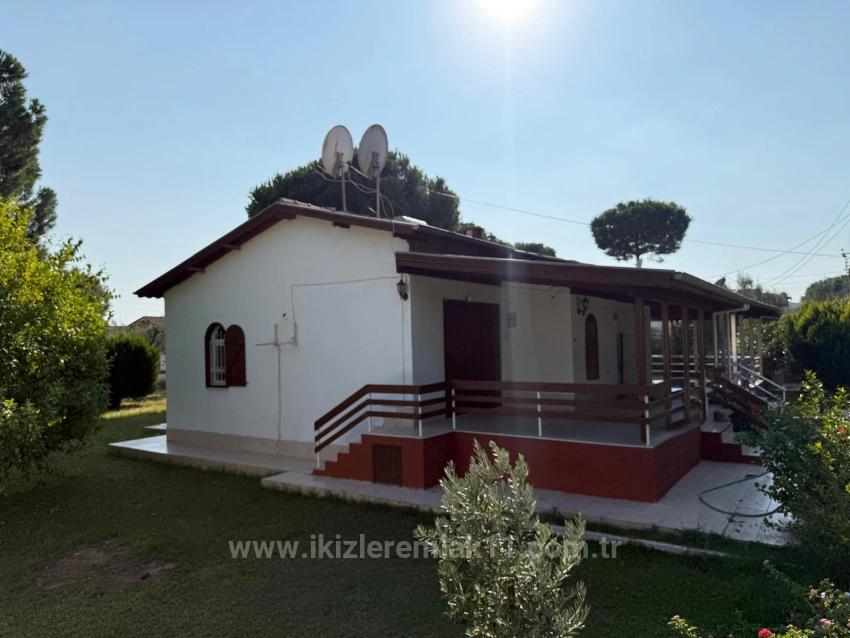 Freistehendes Ferienhaus Mit 2 Schlafzimmern Und Einem Zusätzlichen Zimmer Sowie Einem Großen Garten, 100 Meter Vom Meer Entfernt, In Seferihisar Doğanbey