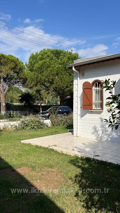 Freistehendes Ferienhaus Mit 2 Schlafzimmern Und Einem Zusätzlichen Zimmer Sowie Einem Großen Garten, 100 Meter Vom Meer Entfernt, In Seferihisar Doğanbey