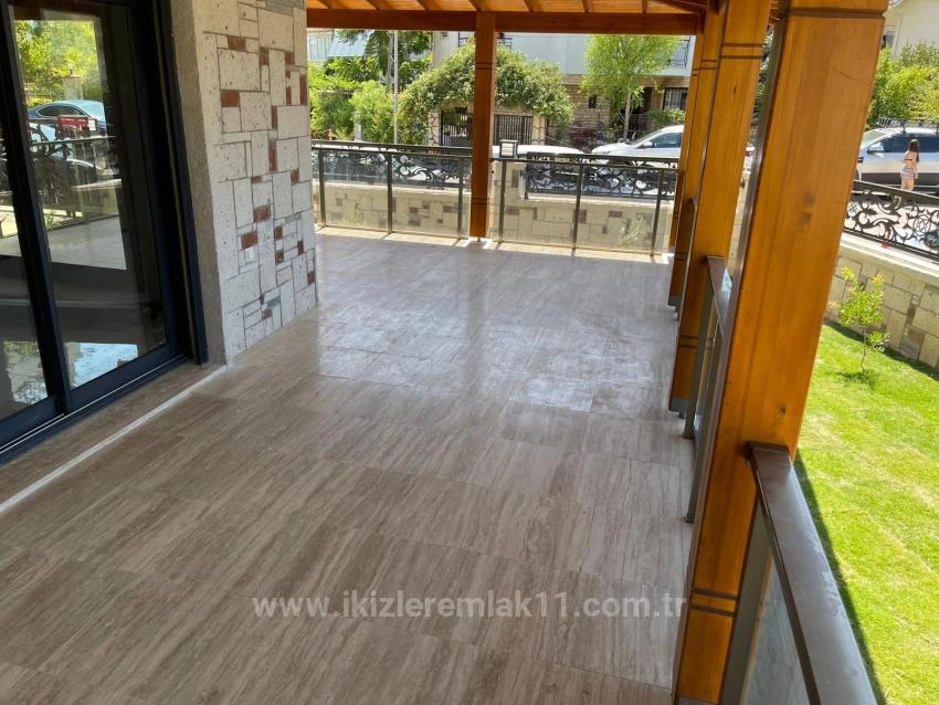 Luxuriöse Und Komfortable Duplex-Villa Am Meer In Seferihisar Ürkmez Zu Verkaufen