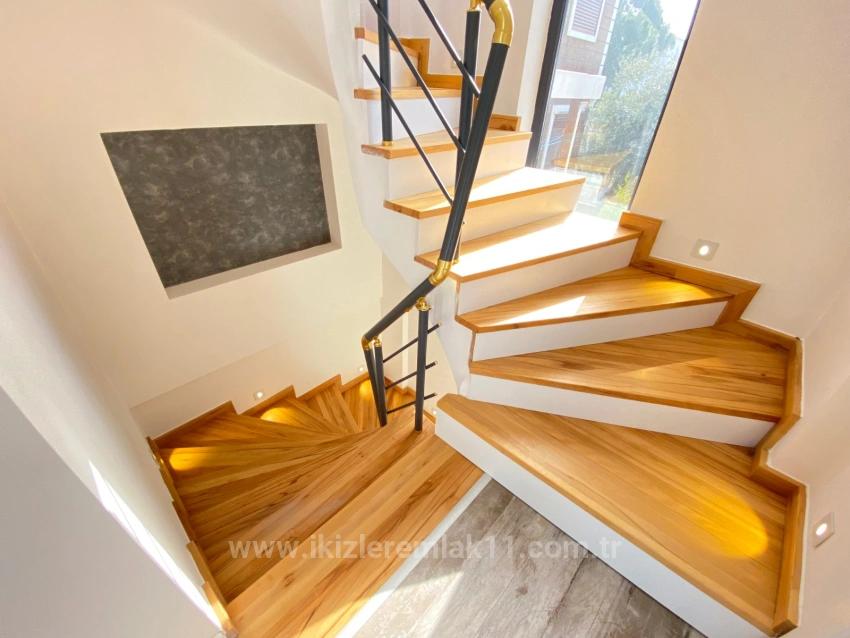 Brandneue Freistehende 3+1-Villa Zum Verkauf Am Meer In Doğanbey