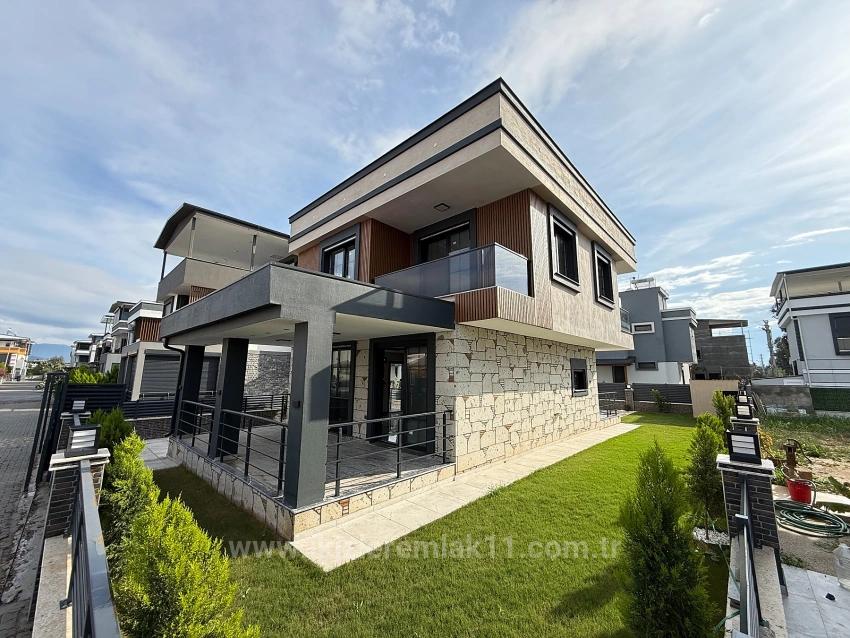 Brandneue, Freistehende Luxusvilla Mit Pool In Seferihisar Doğanbey Zu Verkaufen