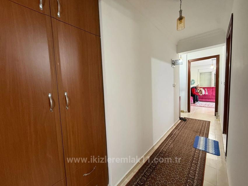 2+1-Zimmer-Wohnung (80 M²) Im Zentrum Von Seferihisar Ürkmez Zu Verkaufen, Keine Renovierungsarbeiten Erforderlich