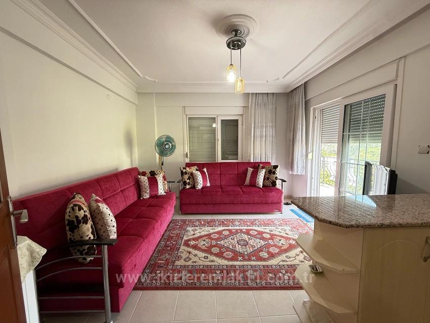 2+1-Zimmer-Wohnung (80 M²) Im Zentrum Von Seferihisar Ürkmez Zu Verkaufen, Keine Renovierungsarbeiten Erforderlich