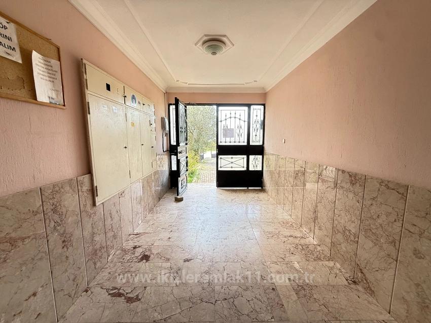 2+1-Zimmer-Wohnung (80 M²) Im Zentrum Von Seferihisar Ürkmez Zu Verkaufen, Keine Renovierungsarbeiten Erforderlich