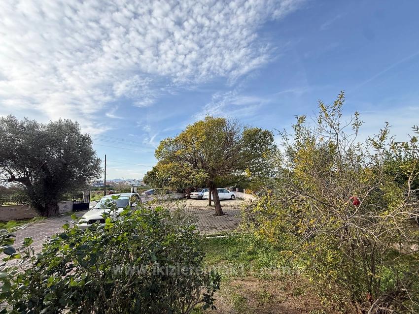 2+1-Zimmer-Wohnung (80 M²) Im Zentrum Von Seferihisar Ürkmez Zu Verkaufen, Keine Renovierungsarbeiten Erforderlich