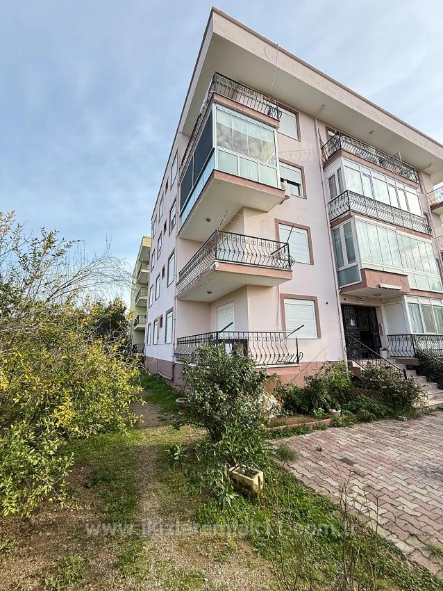 2+1-Zimmer-Wohnung (80 M²) Im Zentrum Von Seferihisar Ürkmez Zu Verkaufen, Keine Renovierungsarbeiten Erforderlich