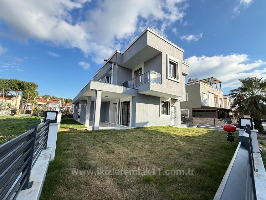 3+1 Maisonette-Villa Mit Neuem Garten Zum Verkauf In Seferihisar Doğanbey