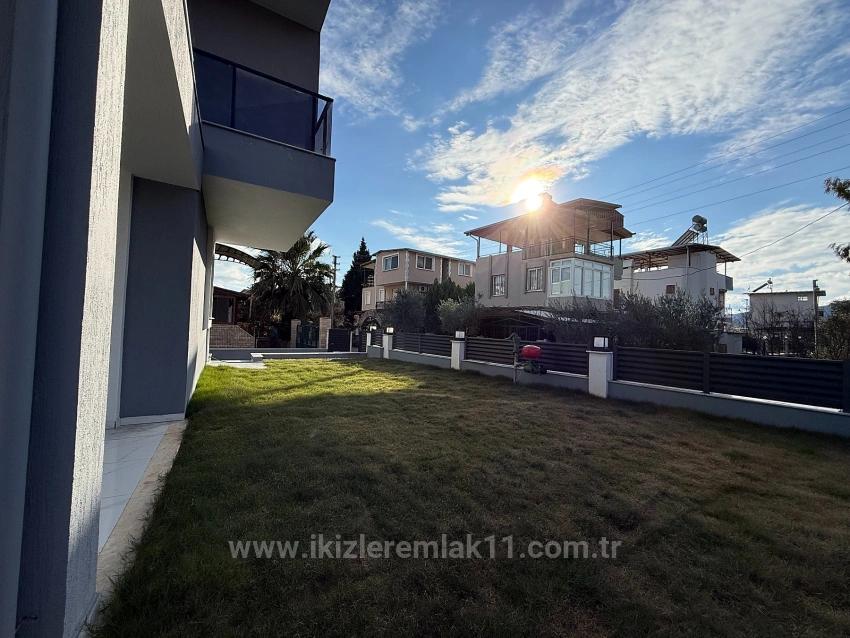3+1 Maisonette-Villa Mit Neuem Garten Zum Verkauf In Seferihisar Doğanbey