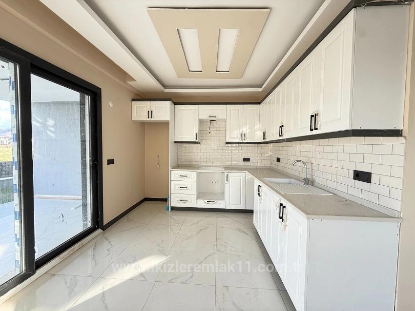 3+1 Maisonette-Villa Mit Neuem Garten Zum Verkauf In Seferihisar Doğanbey