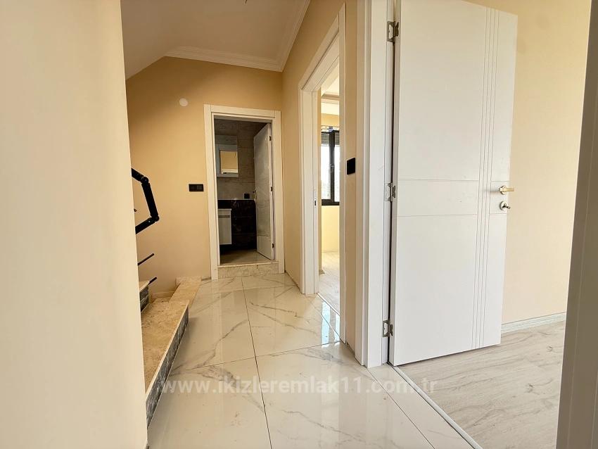 3+1 Maisonette-Villa Mit Neuem Garten Zum Verkauf In Seferihisar Doğanbey