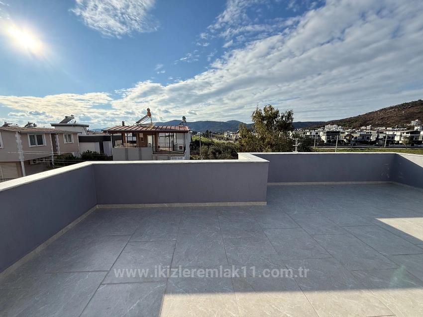 3+1 Maisonette-Villa Mit Neuem Garten Zum Verkauf In Seferihisar Doğanbey