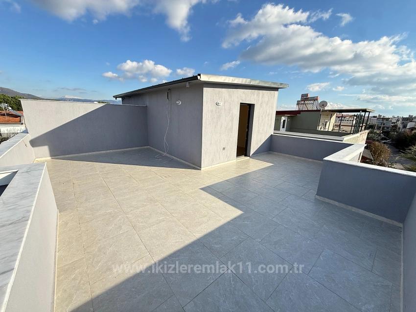 3+1 Maisonette-Villa Mit Neuem Garten Zum Verkauf In Seferihisar Doğanbey