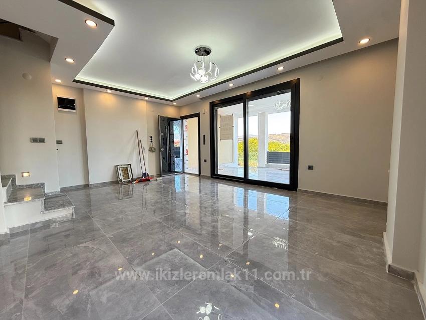 Luxuriöse, Brandneue 3+1-Zimmer-Villa Mit Garten In Meeresnähe In Doğanbey, Seferihisar, Zu Verkaufen.