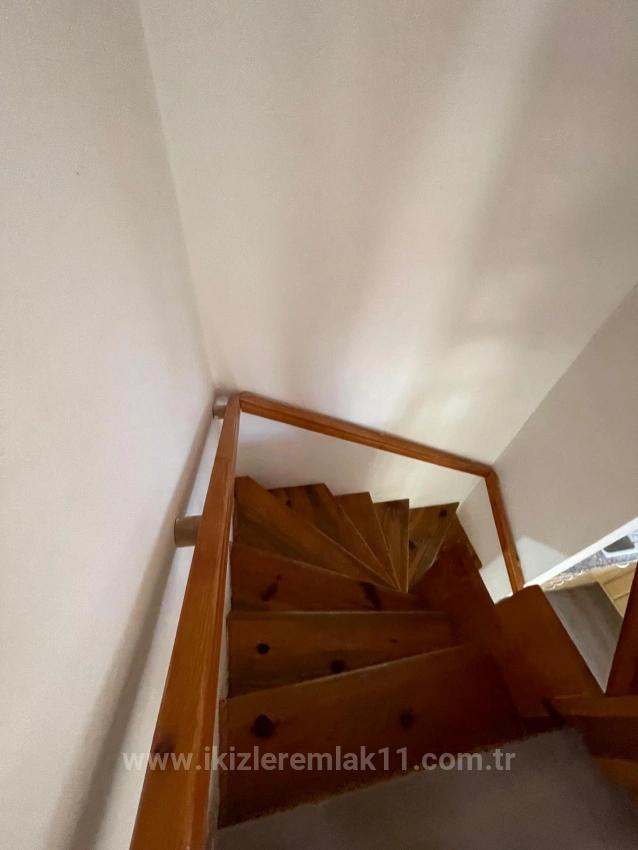 3+1 Maisonette-Villa Mit Garten In Seferihisar Ürkmez, Direkt Am Meer Zu Verkaufen.