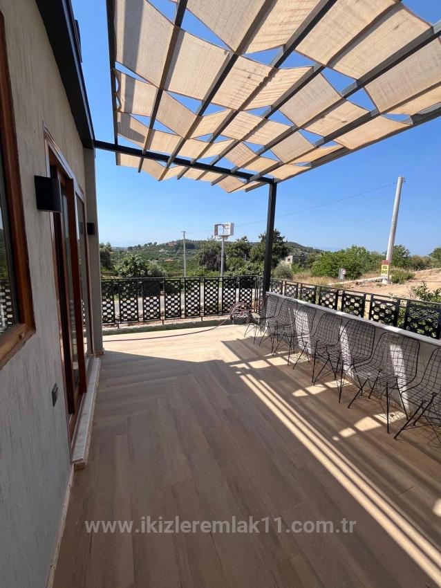 Fertiges, Freistehendes Sommerhaus Mit 2+1 Schlafzimmern In Menderes Gümüldür Zu Verkaufen, Mit Einem 200 Quadratmeter Großen Garten.