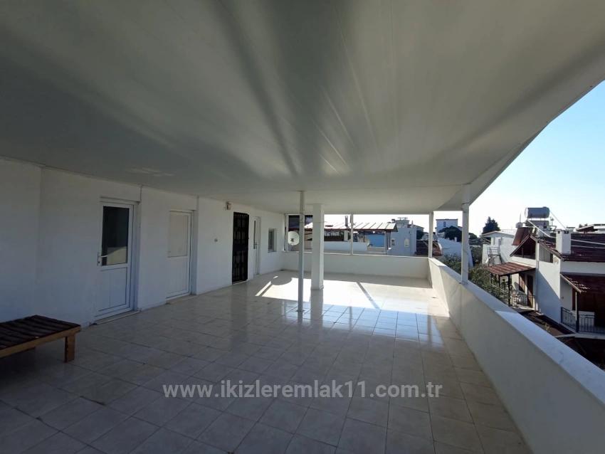 Freistehende 6+1 Villa Mit Garten Zum Verkauf In Doğanbey, Seferihisar