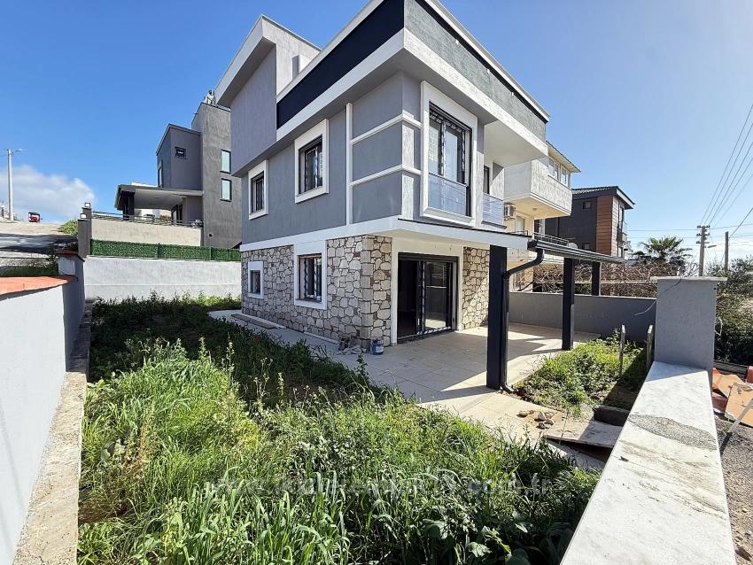 Freistehende 3+1-Villa Mit Garten Zum Verkauf In Doğanbey, Seferihisar