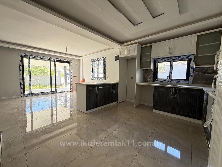 3+1-Zimmer Villa Zu verkaufen in Atatürk Bz. Seferihisar Doğanbey - 190 m²