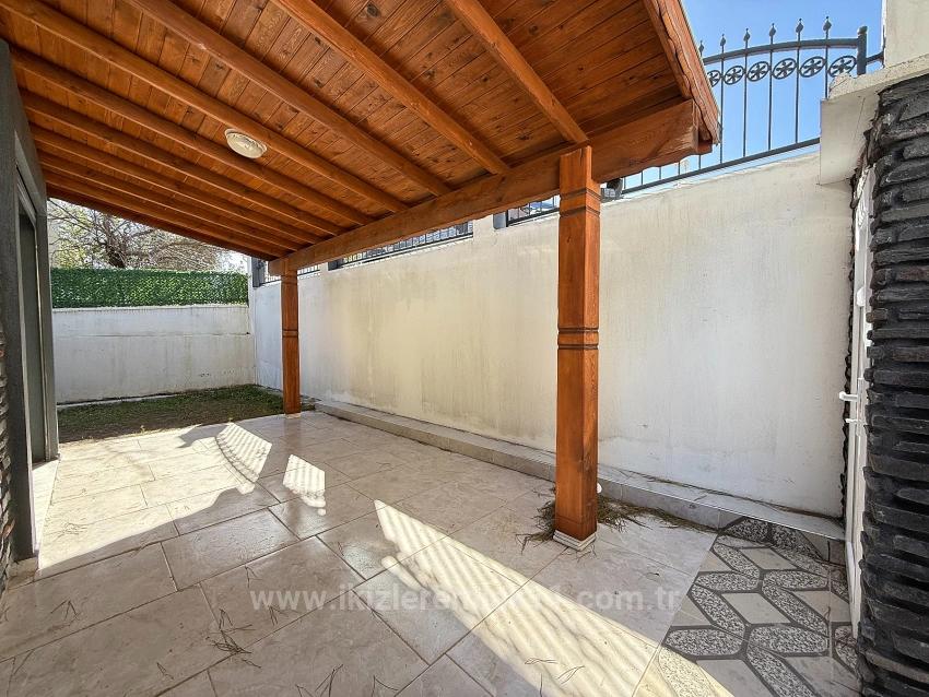 Brandneue, Geräumige Freistehende Villa Mit 4 Schlafzimmern Und Einem Zusätzlichen Zimmer In Doğanbey, Seferihisar, Zu Verkaufen.