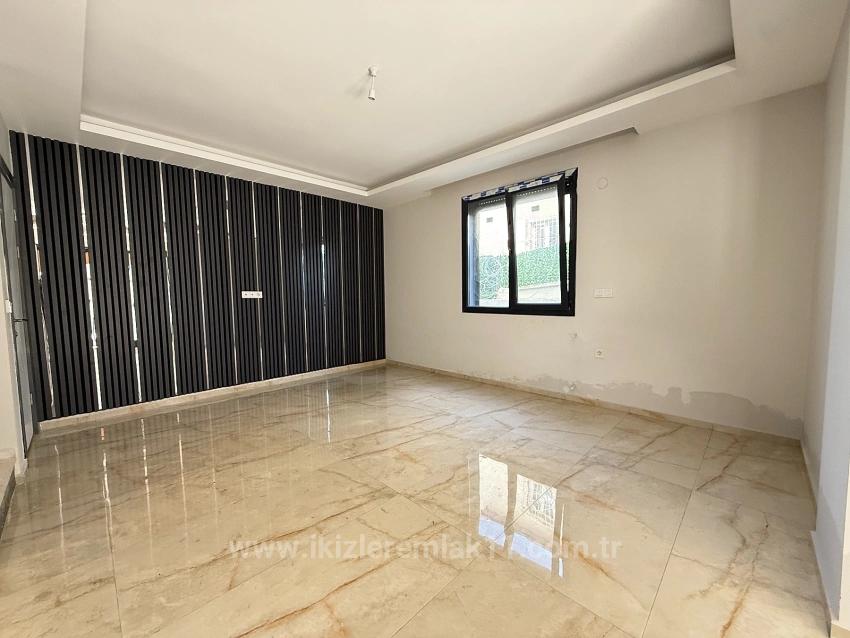 Brandneue, Geräumige Freistehende Villa Mit 4 Schlafzimmern Und Einem Zusätzlichen Zimmer In Doğanbey, Seferihisar, Zu Verkaufen.