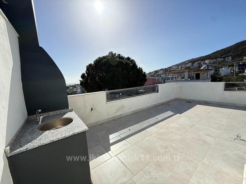 Brandneue, Geräumige Freistehende Villa Mit 4 Schlafzimmern Und Einem Zusätzlichen Zimmer In Doğanbey, Seferihisar, Zu Verkaufen.