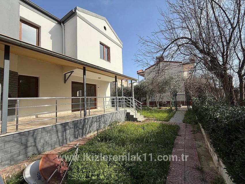 3+1-Zimmer Einfamilienhaus Zu verkaufen in Cumhuriyet Bz. Seferihisar Doğanbey - 240 m²