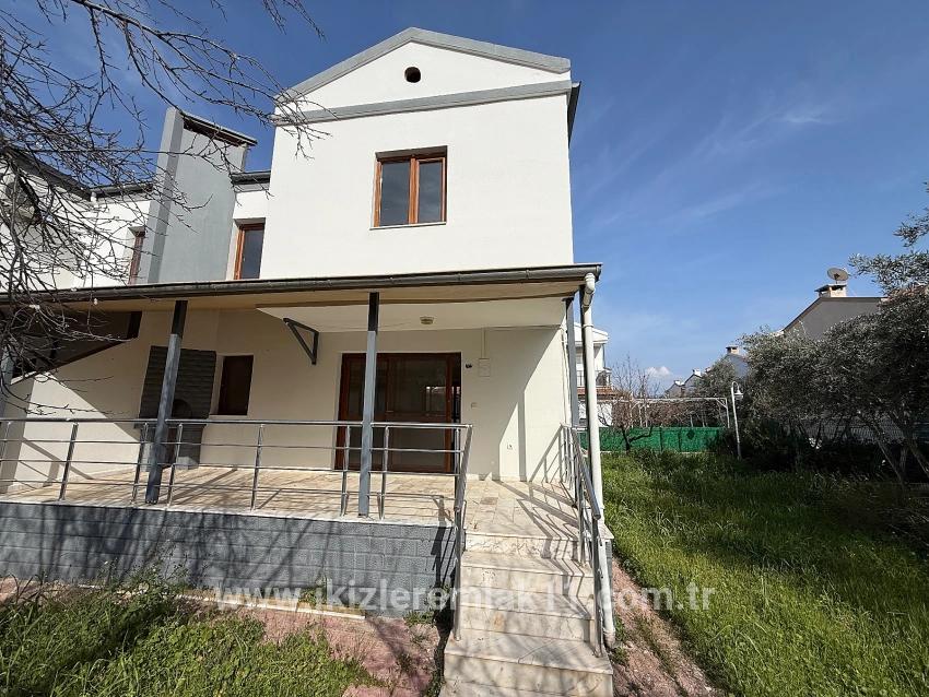 3+1-Zimmer Einfamilienhaus Zu verkaufen in Cumhuriyet Bz. Seferihisar Doğanbey - 240 m²