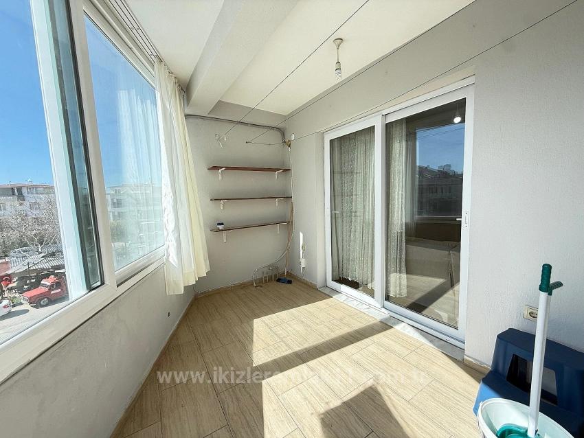 2 + 1 Zwischengeschoss, Separate Küche, 90 M² Große Wohnung Im Zentrum Von Seferihisar Ürkmez