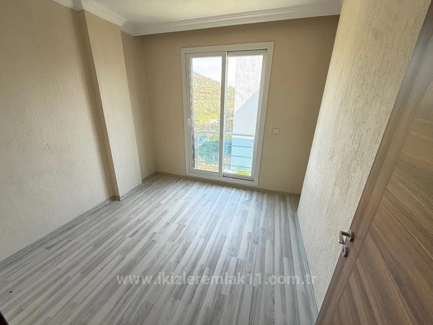 Freistehende 3+1-Villa Mit Großem Garten Zum Verkauf In Seferihisar Doğanbey