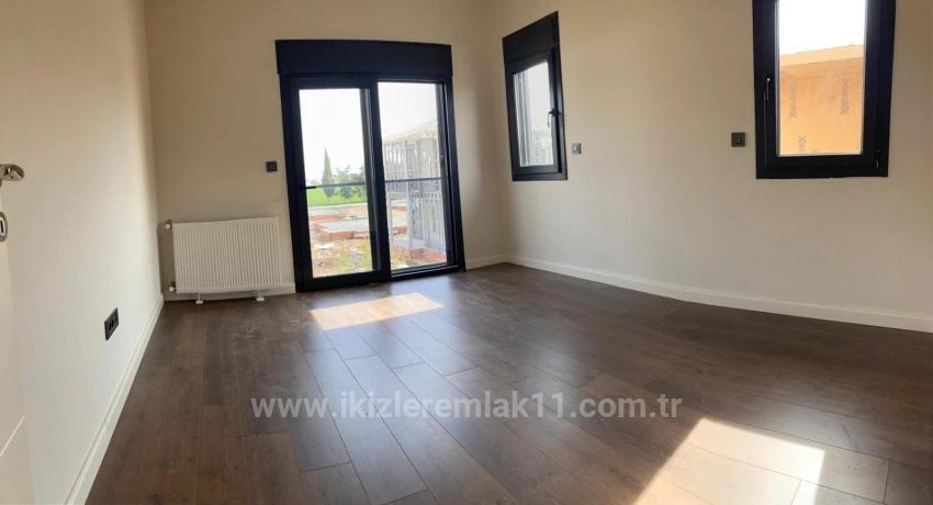 3+1-Maisonette-Villa Mit Großem Garten In Doğanbey, Seferihisar Zu Verkaufen