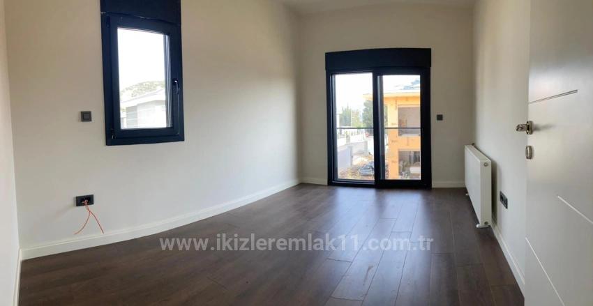 3+1-Maisonette-Villa Mit Großem Garten In Doğanbey, Seferihisar Zu Verkaufen