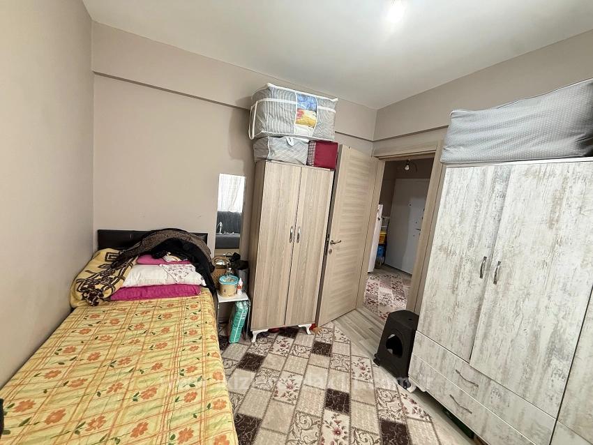 2+1 Wohnung Zum Verkauf Im Mittleren Stockwerk Im Zentrum Von Ürkmez, Seferihisar