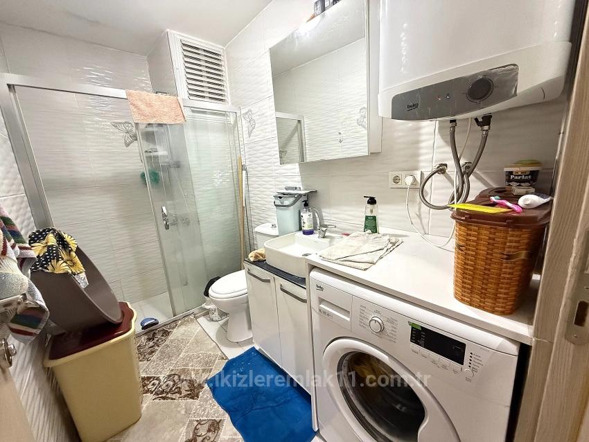 2+1 Wohnung Zum Verkauf Im Mittleren Stockwerk Im Zentrum Von Ürkmez, Seferihisar