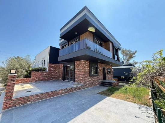 Brandneue, Freistehende 3+1-villa Zum Verkauf In Doğanbey, Seferihisar.