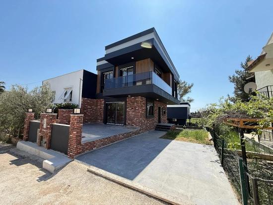 Brandneue, Freistehende 3+1-Villa Zum Verkauf In Doğanbey, Seferihisar.